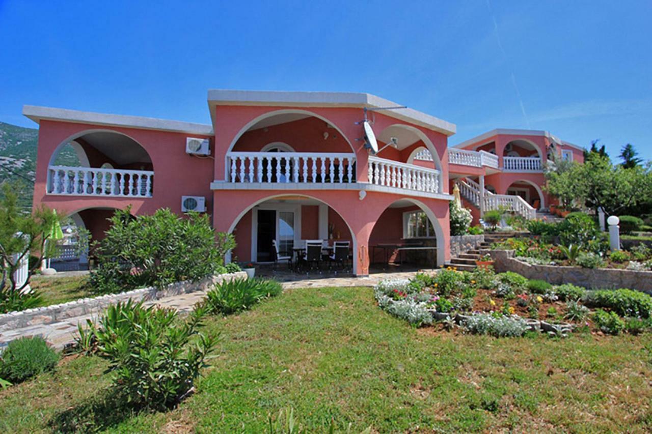 Villa Lilly เซซาริซา ภายนอก รูปภาพ